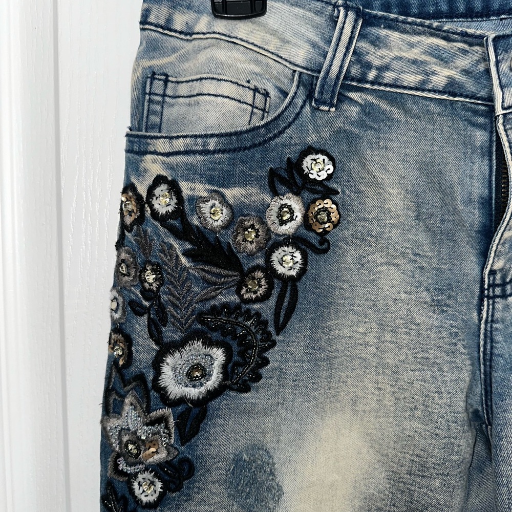 Embroidered Skinny Jeans with Black Floral Design - Picture 5 of 8
